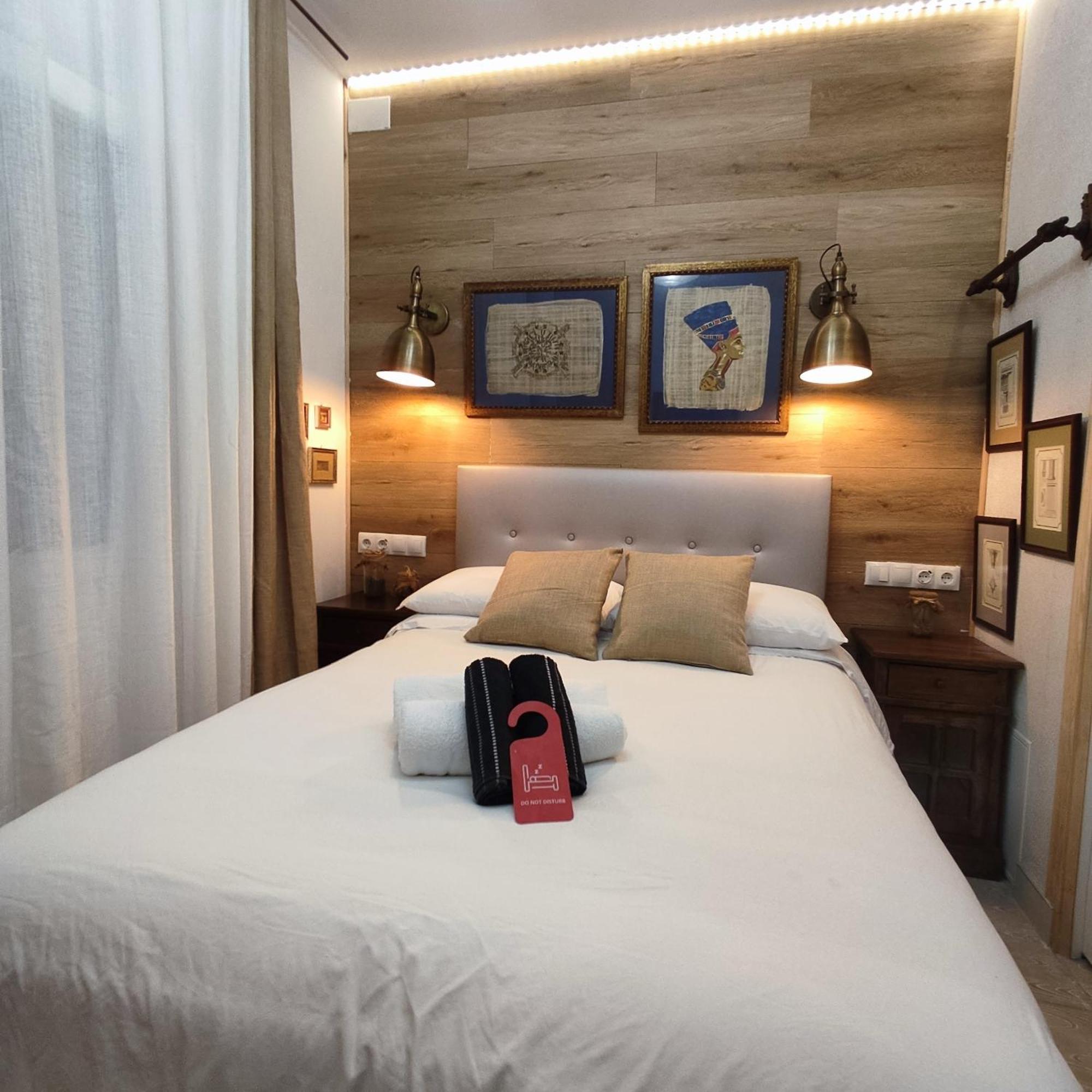 Studio Or Rooms With Private Bathroom Or Rooms With Shared Bathroom Barcelona Luaran gambar