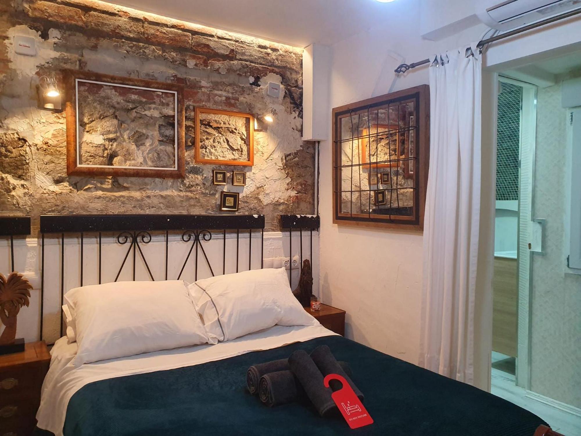 Studio Or Rooms With Private Bathroom Or Rooms With Shared Bathroom Barcelona Luaran gambar